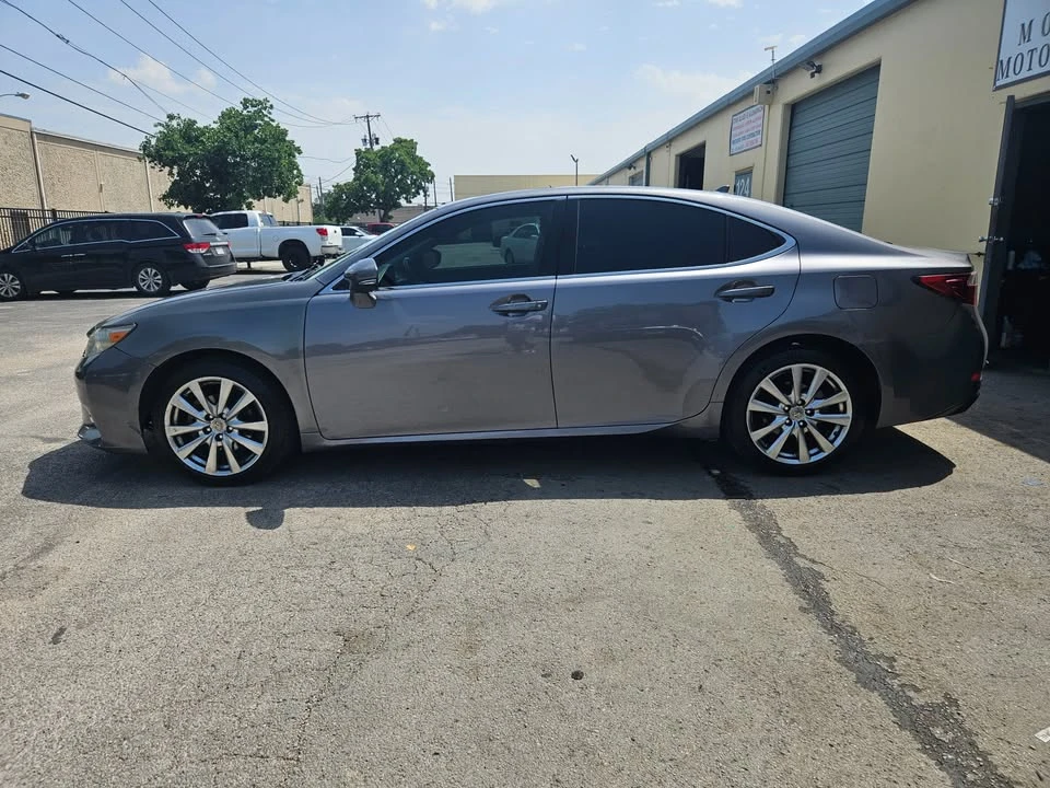 2013 Lexus ES 6th Gen - Image 7 of 20