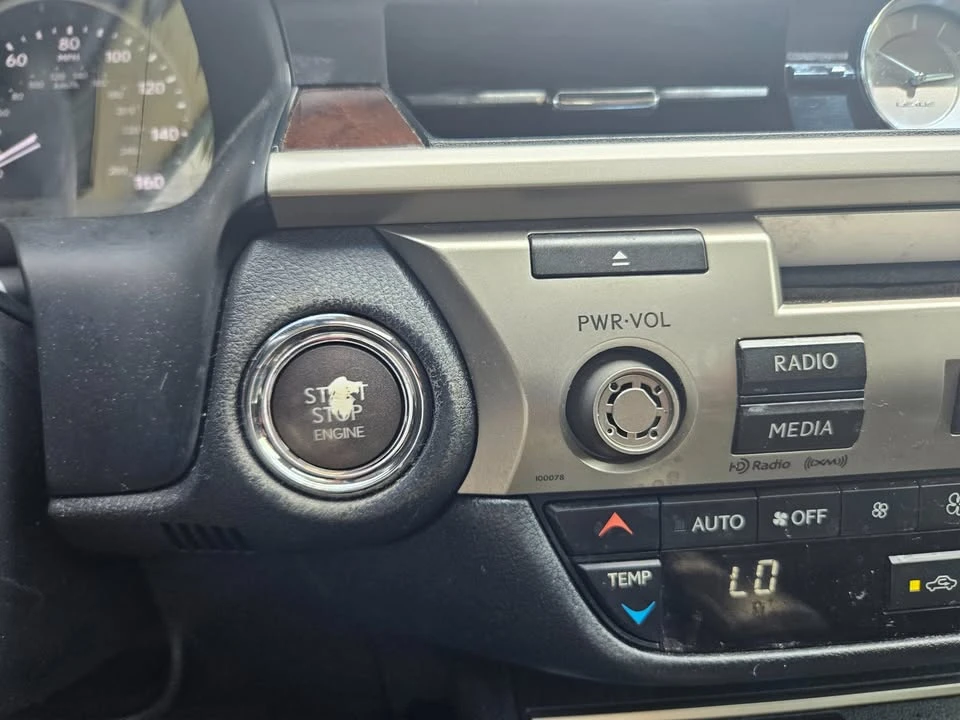 2013 Lexus ES 6th Gen - Image 13 of 20
