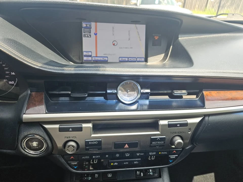 2013 Lexus ES 6th Gen - Image 12 of 20