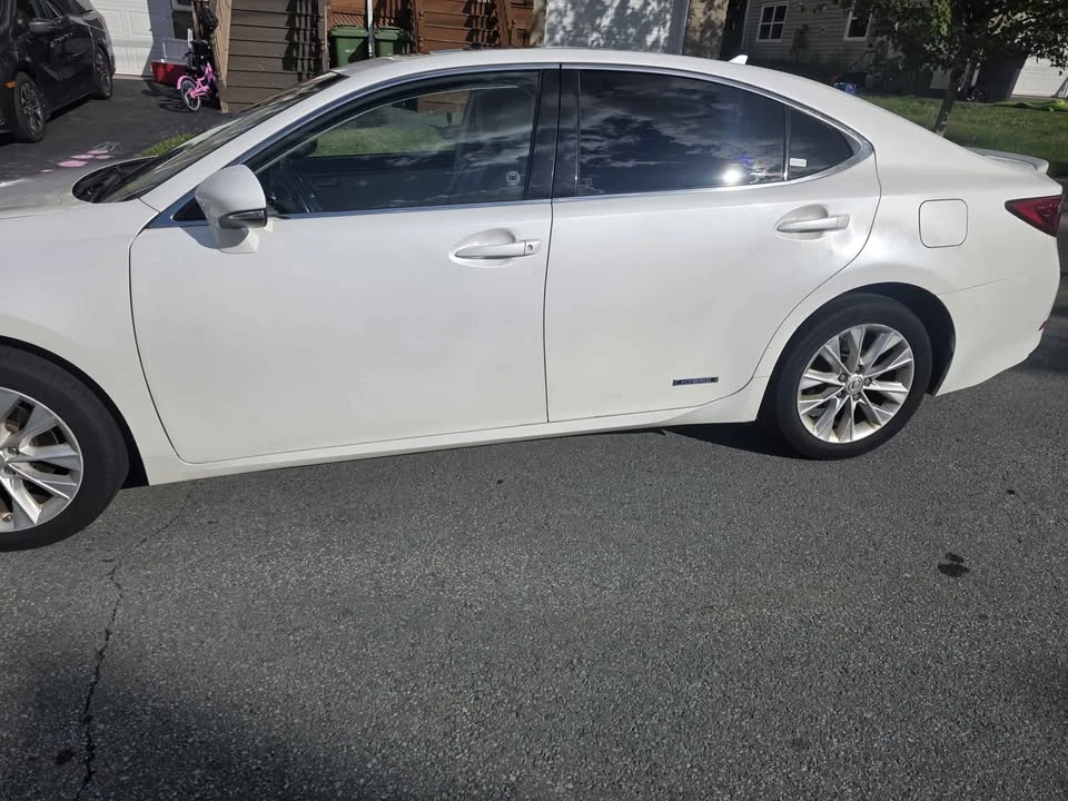 2013 Lexus ES 6th Gen - Image 3 of 8