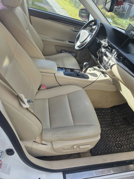 2013 Lexus ES 6th Gen - Image 2 of 8