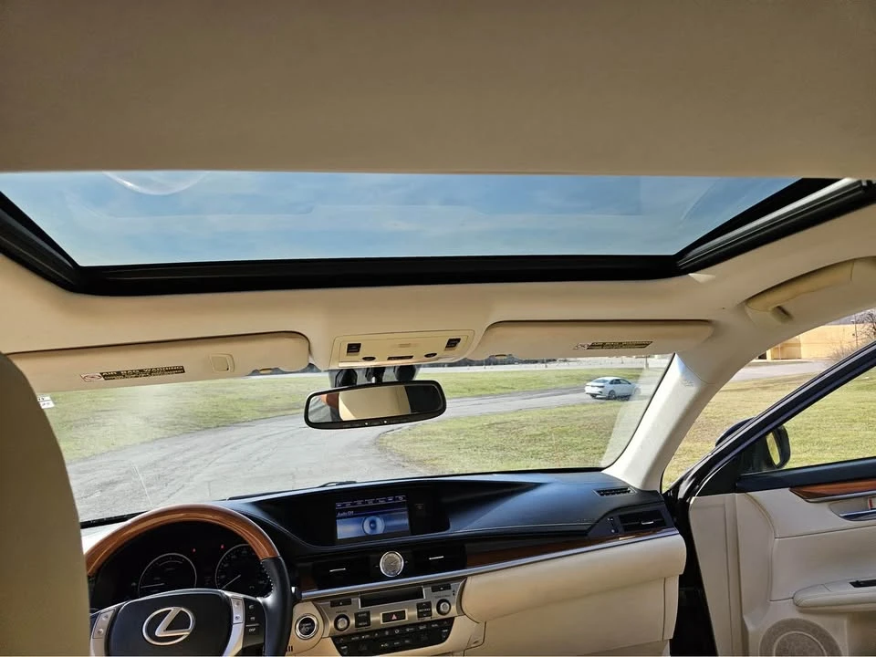 2013 Lexus ES 6th Gen - Image 2 of 7
