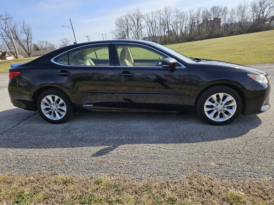 2013 Lexus ES 6th Gen - Image 7 of 7