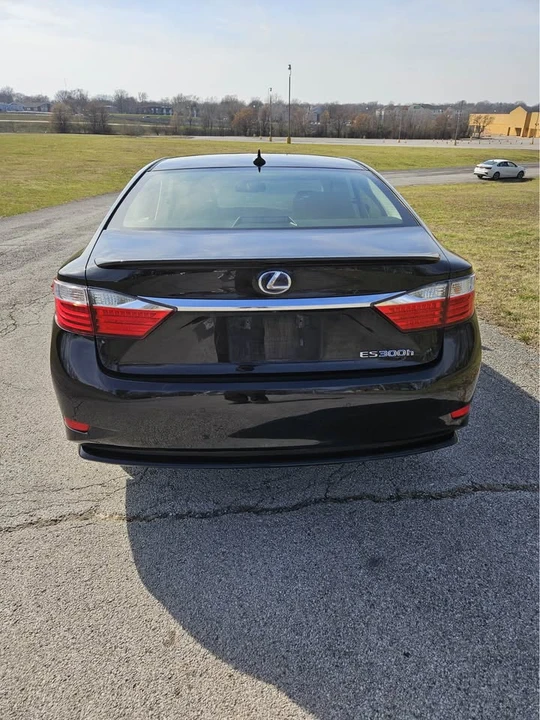 2013 Lexus ES 6th Gen - Image 6 of 7