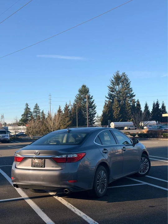 2013 Lexus ES 5th Gen - Image 3 of 7
