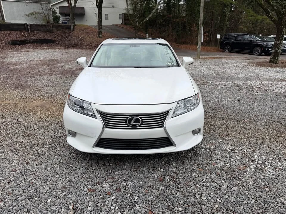 2013 Lexus ES 6th Gen - Image 2 of 20