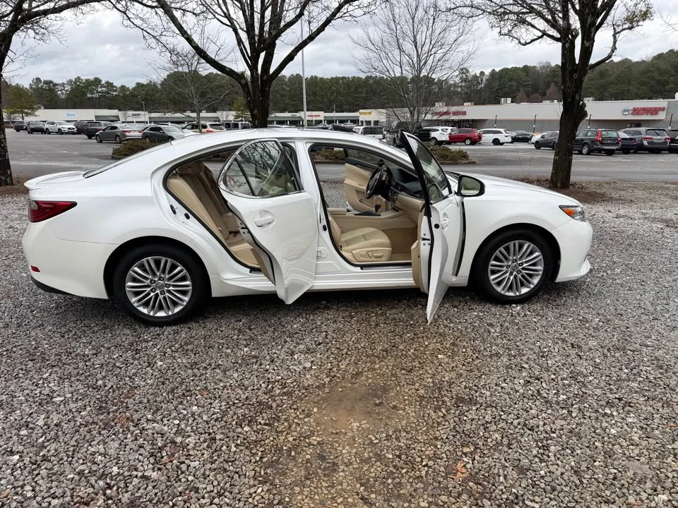 2013 Lexus ES 6th Gen - Image 8 of 20