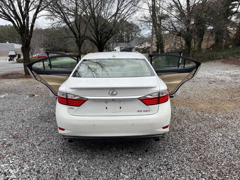 2013 Lexus ES 6th Gen - Image 16 of 20