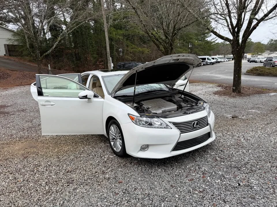 2013 Lexus ES 6th Gen - Image 19 of 20