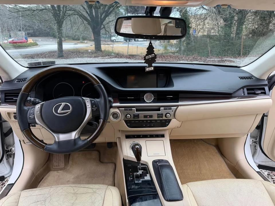 2013 Lexus ES 6th Gen - Image 14 of 20