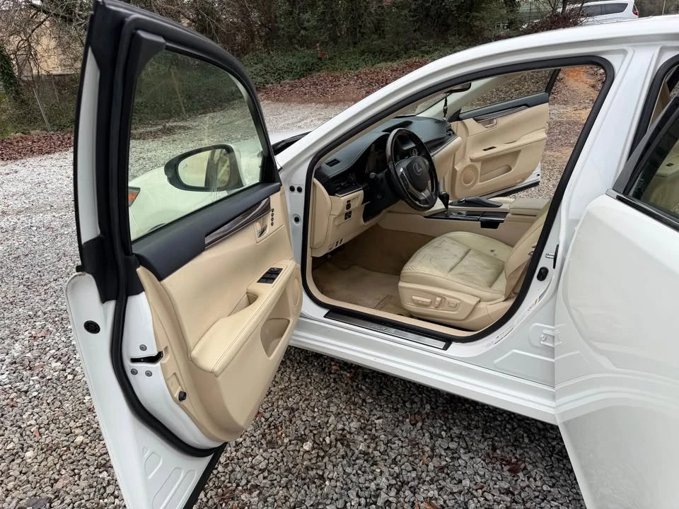 2013 Lexus ES 6th Gen - Image 20 of 20