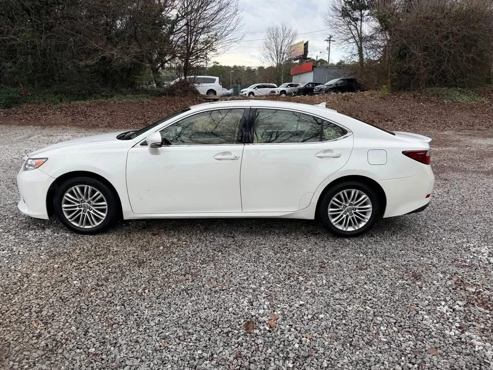 2013 Lexus ES 6th Gen - Image 3 of 20