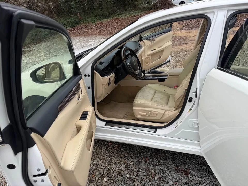 2013 Lexus ES 6th Gen - Image 7 of 20
