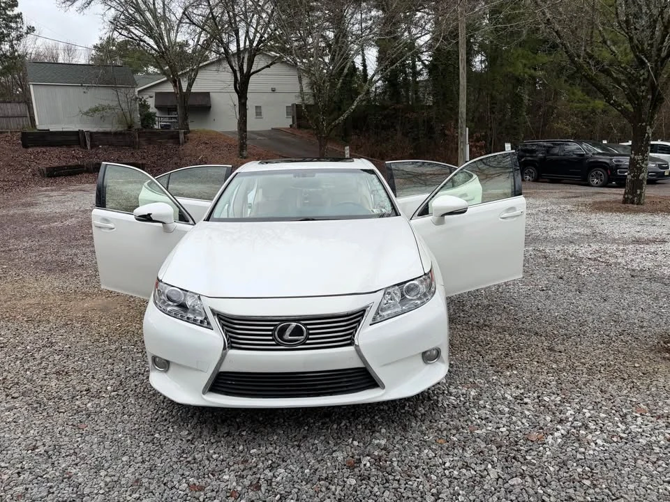 2013 Lexus ES 6th Gen - Image 10 of 20