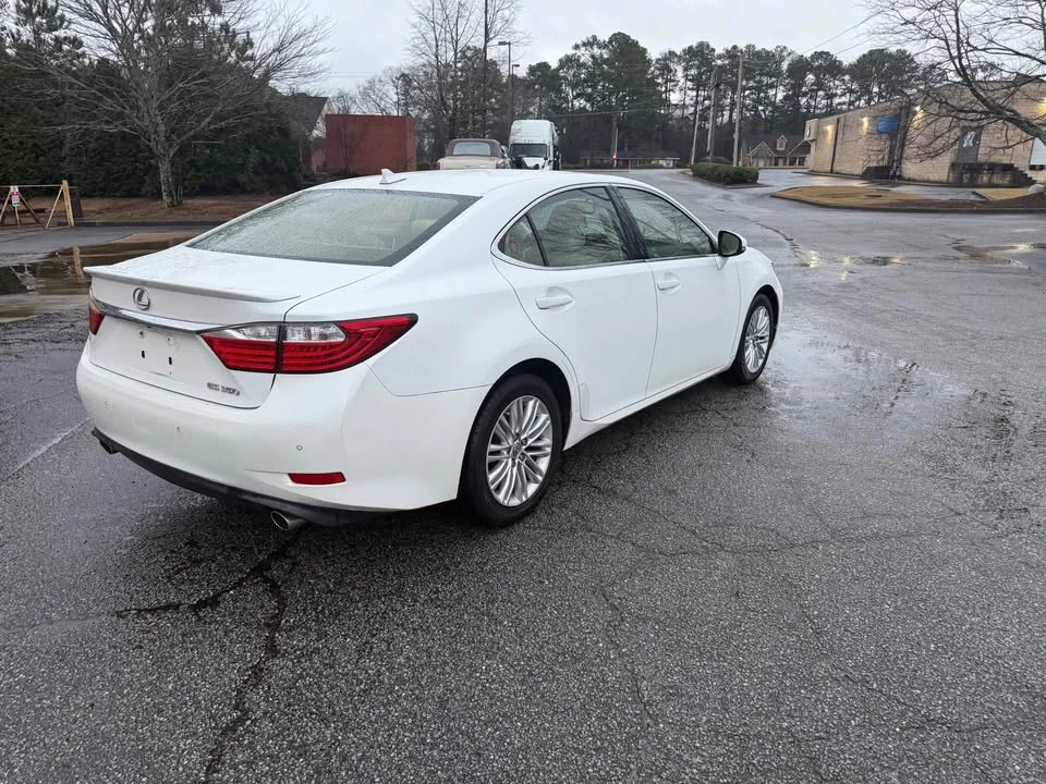 2013 Lexus ES 6th Gen - Image 11 of 14