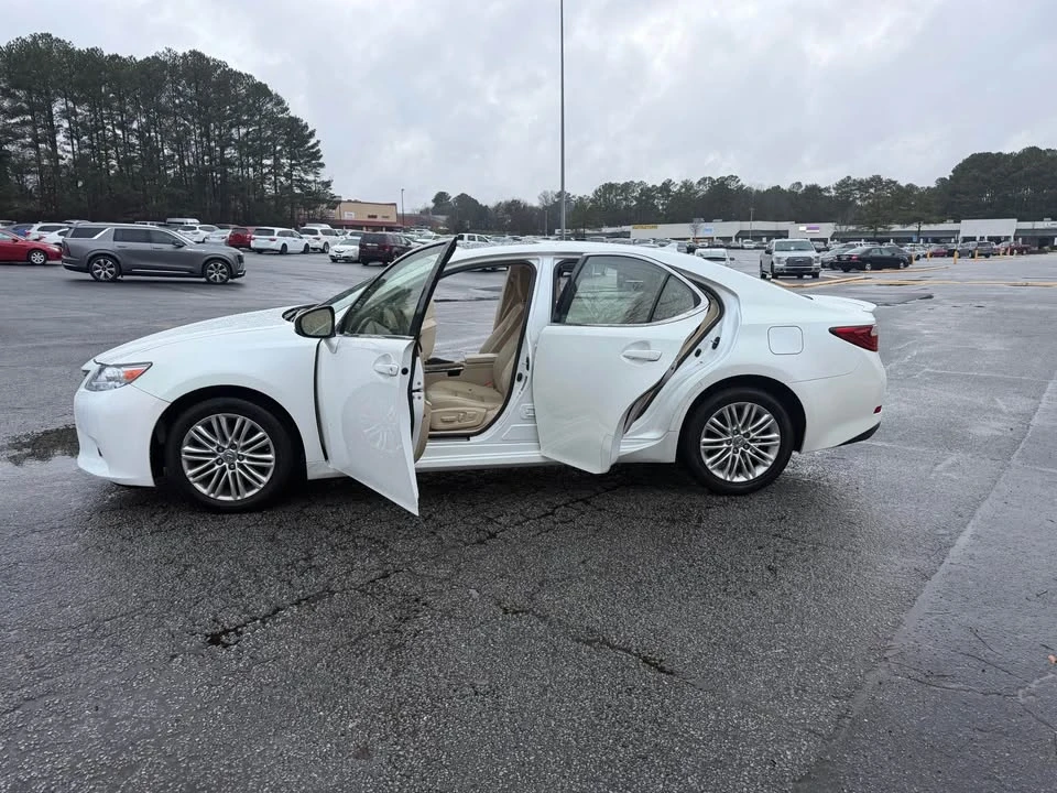 2013 Lexus ES 6th Gen - Image 7 of 14