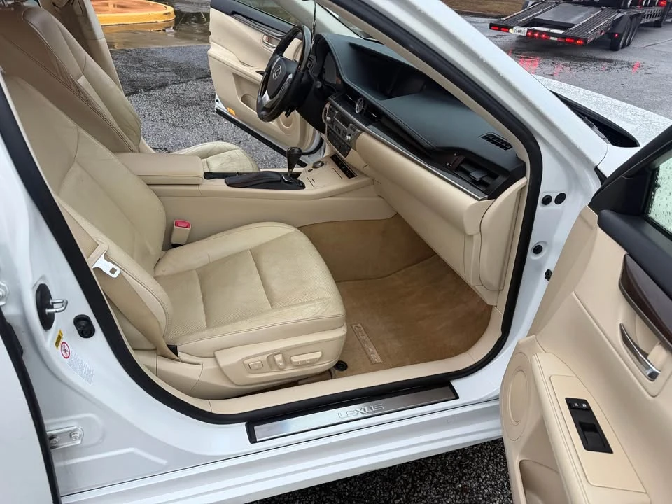 2013 Lexus ES 6th Gen - Image 3 of 14
