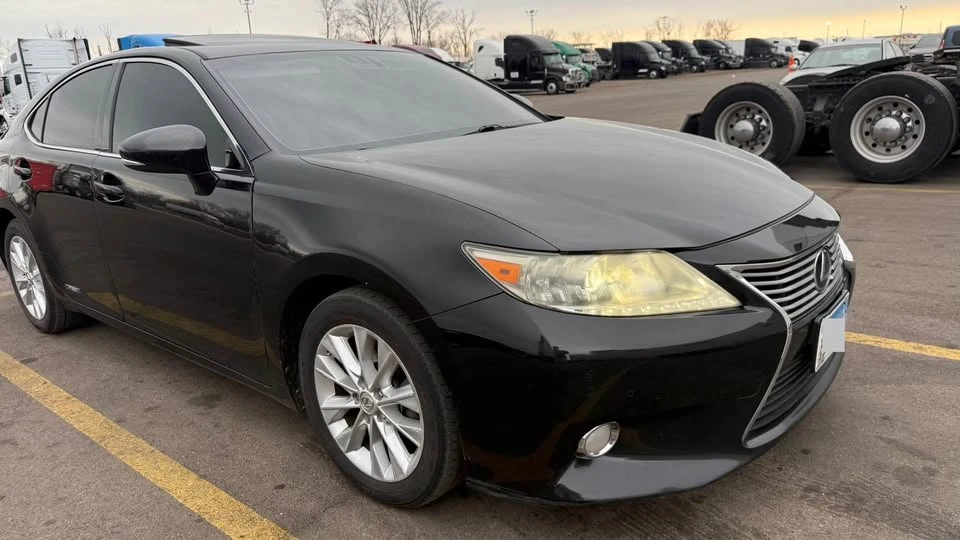 2013 Lexus ES 6th Gen - Image 7 of 10