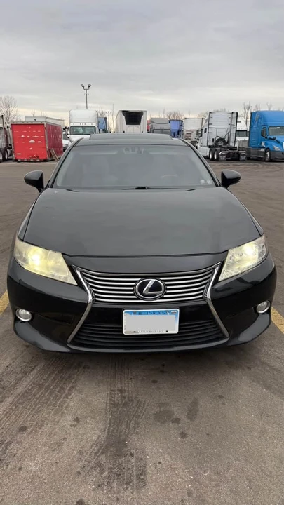 2013 Lexus ES 6th Gen - Image 8 of 10