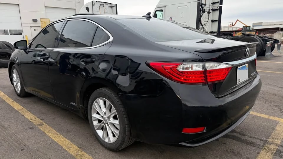 2013 Lexus ES 6th Gen - Image 3 of 10