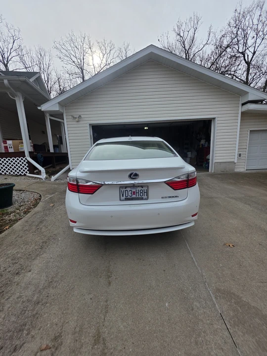 2013 Lexus ES 6th Gen - Image 9 of 21