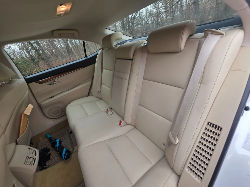 2013 Lexus ES 6th Gen - Image 20 of 21