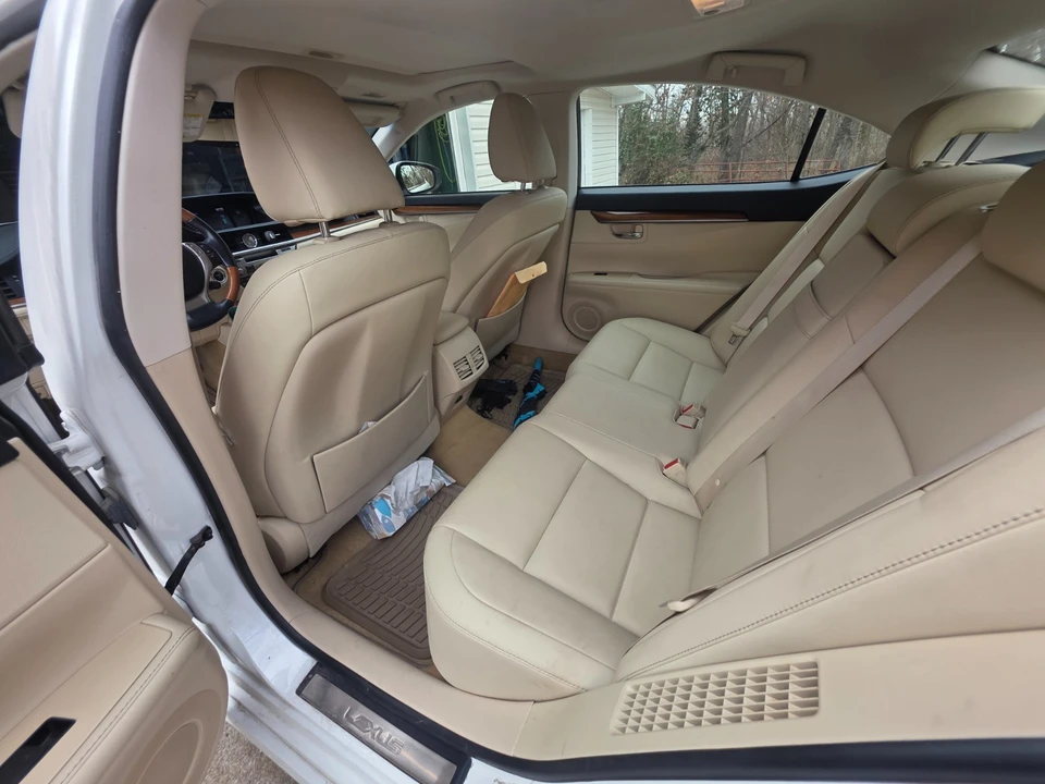2013 Lexus ES 6th Gen - Image 19 of 21