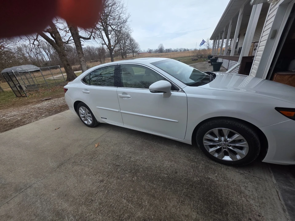 2013 Lexus ES 6th Gen - Image 5 of 21