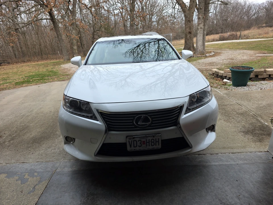 2013 Lexus ES 6th Gen - Image 2 of 21