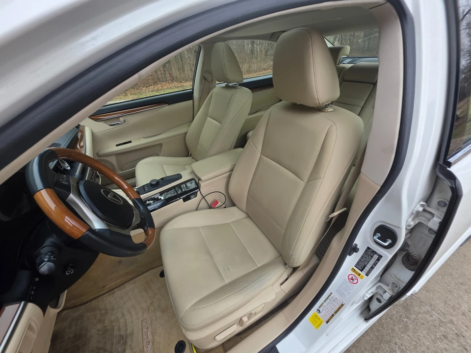 2013 Lexus ES 6th Gen - Image 12 of 21