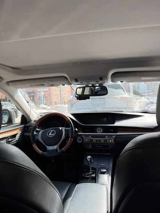 2013 Lexus ES 6th Gen - Image 5 of 8