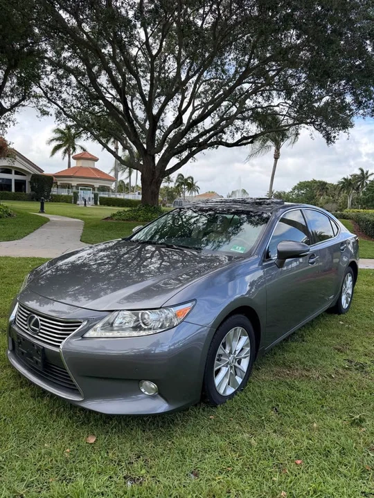 2013 Lexus ES 6th Gen - Image 18 of 20