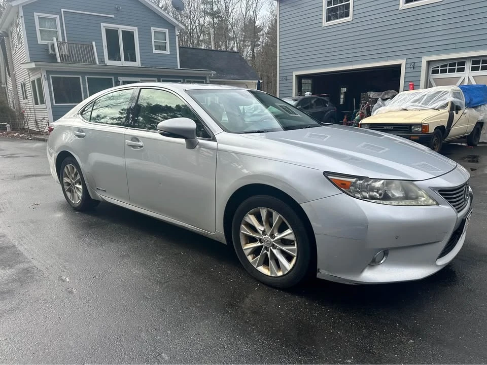 2013 Lexus ES 6th Gen - Image 3 of 9