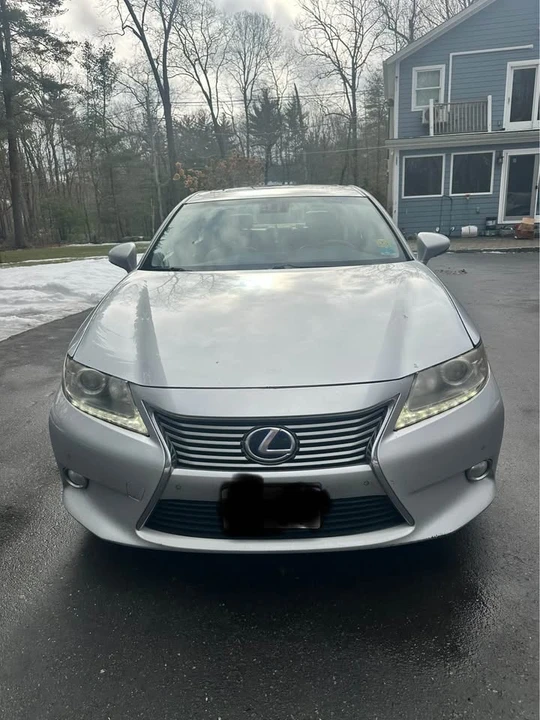 2013 Lexus ES 6th Gen - Image 2 of 9