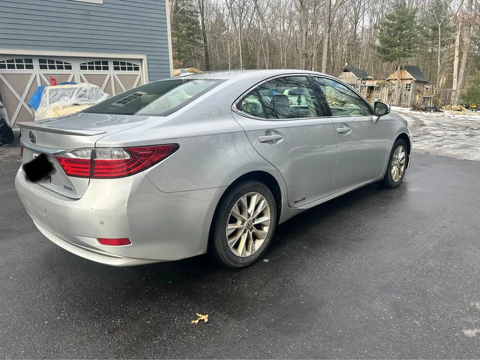 2013 Lexus ES 6th Gen - Image 4 of 9