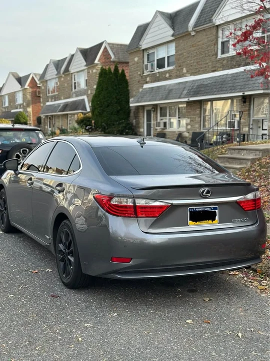 2013 Lexus ES 6th Gen - Image 4 of 6