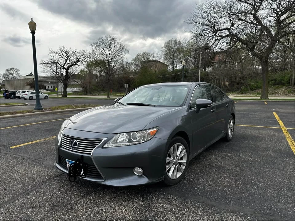2013 Lexus ES 6th Gen - Image 8 of 8