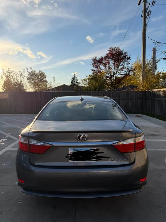 2013 Lexus ES 6th Gen - Image 4 of 8
