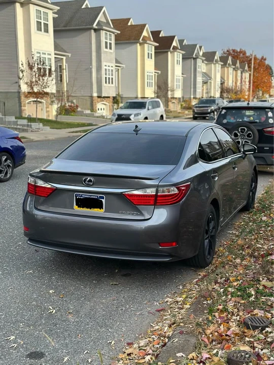 2013 Lexus ES 6th Gen - Image 3 of 6