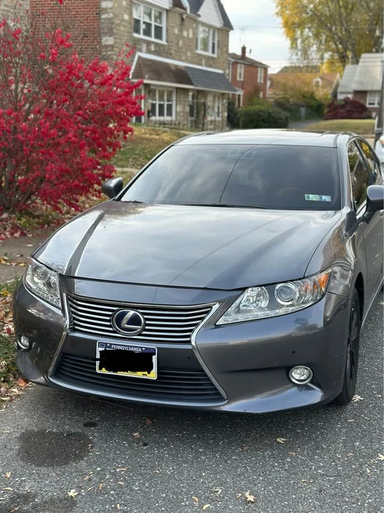 2013 Lexus ES 6th Gen - Image 2 of 6