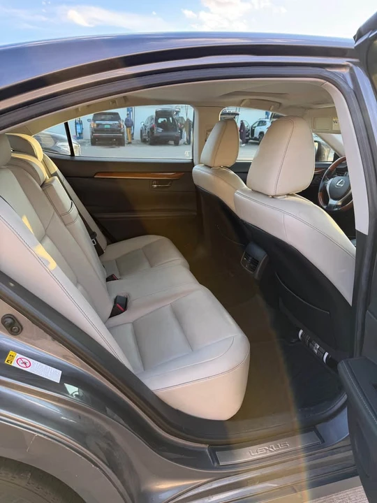 2013 Lexus ES 6th Gen - Image 5 of 8