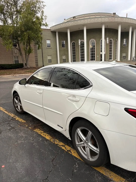 2013 Lexus ES 6th Gen - Image 4 of 6