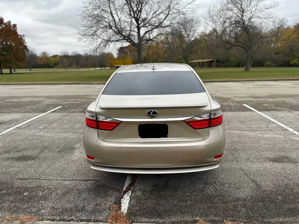 2013 Lexus ES 6th Gen - Image 5 of 11