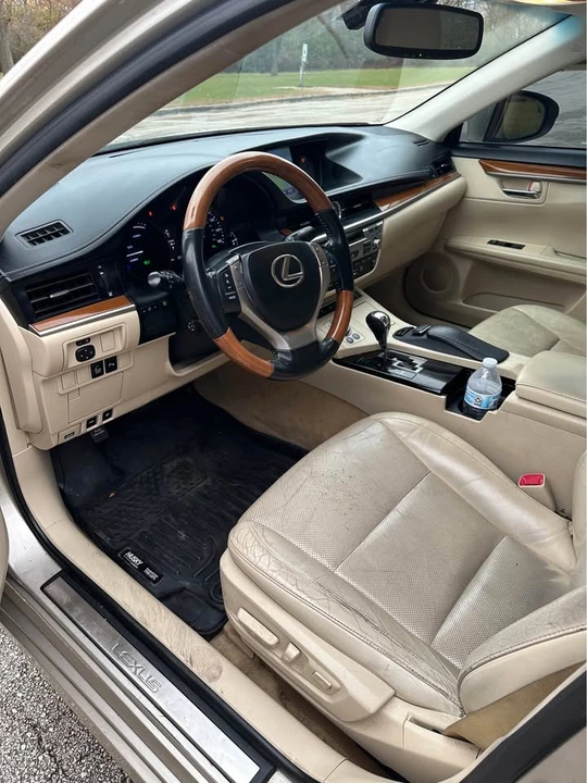2013 Lexus ES 6th Gen - Image 10 of 11