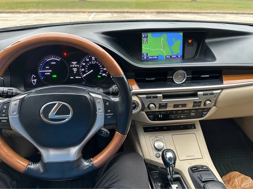 2013 Lexus ES 6th Gen - Image 7 of 11