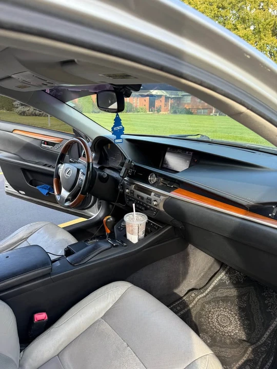 2013 Lexus ES 6th Gen - Image 7 of 9