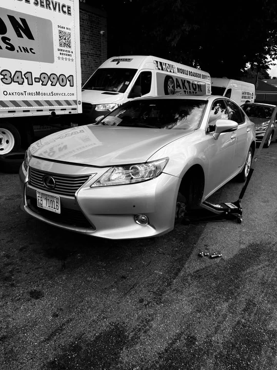 2013 Lexus ES 6th Gen - Image 8 of 9
