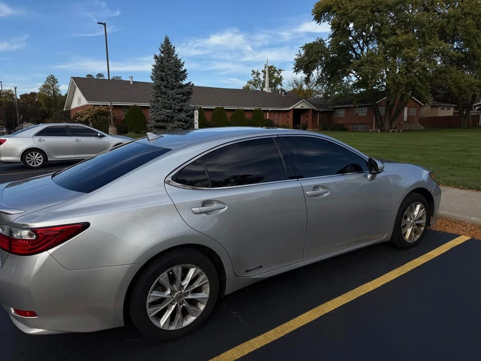 2013 Lexus ES 6th Gen - Image 3 of 9