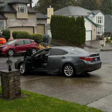 2013 Lexus ES 6th Gen - Image 3 of 5