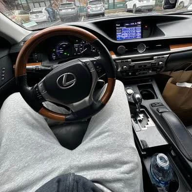 2013 Lexus ES 6th Gen - Image 2 of 5